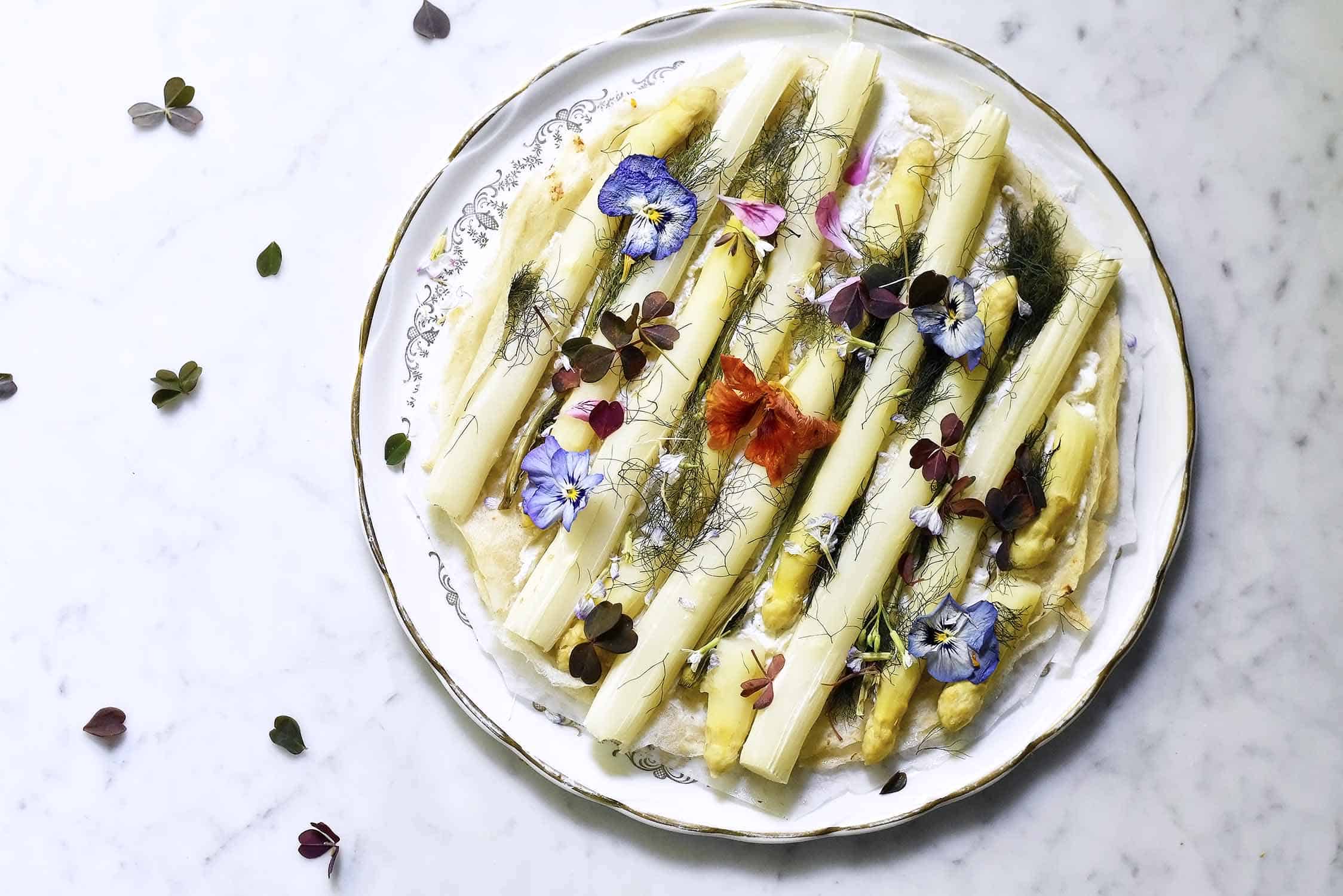 My Spring floral lunch in the garden serving white asparagus